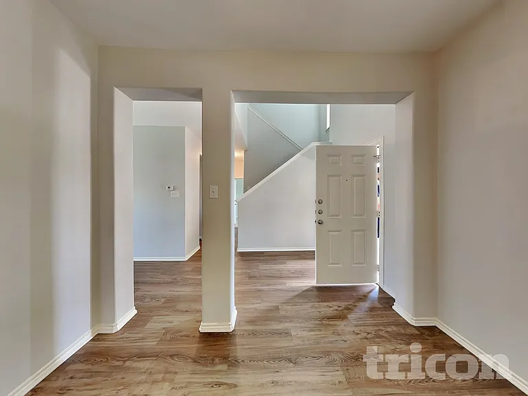 1525 Trent Dr — Photo 5