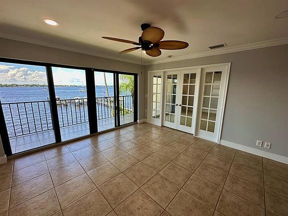 4th image of 624 SW Saint Lucie Cres APT 308