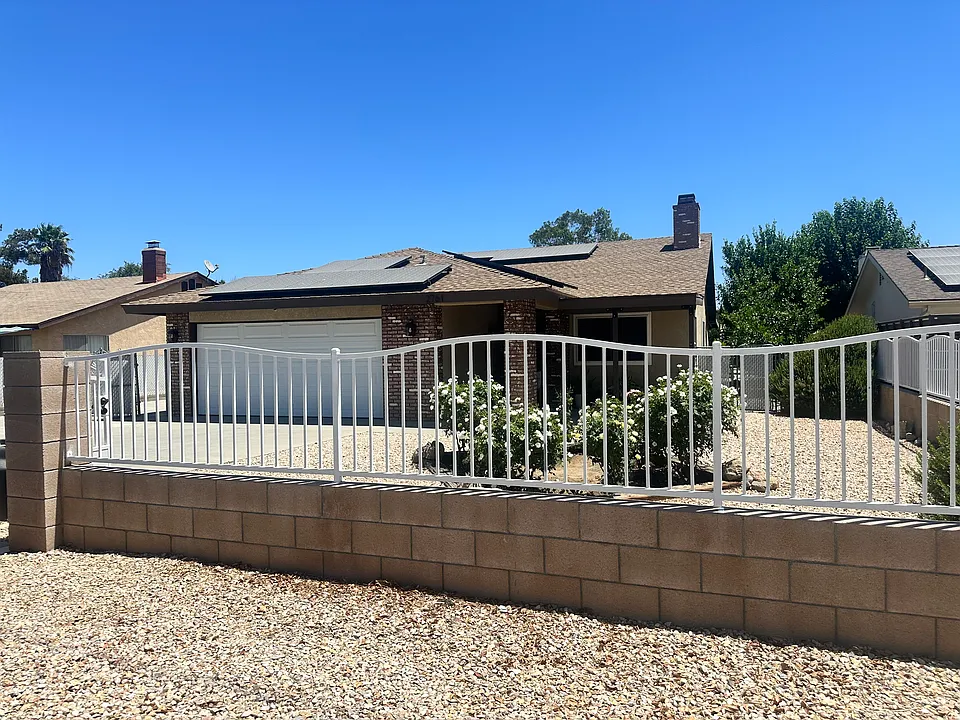 2761 Redlands Ave
