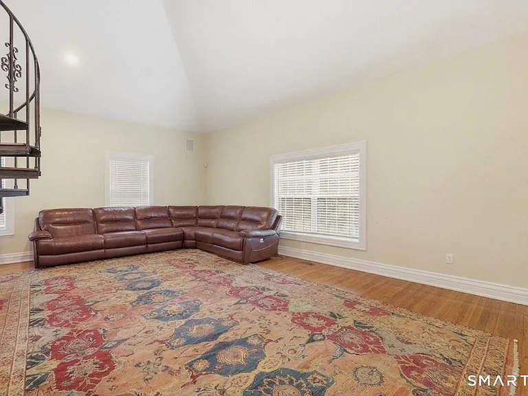 18 W Haviland Ln #B — Photo 9