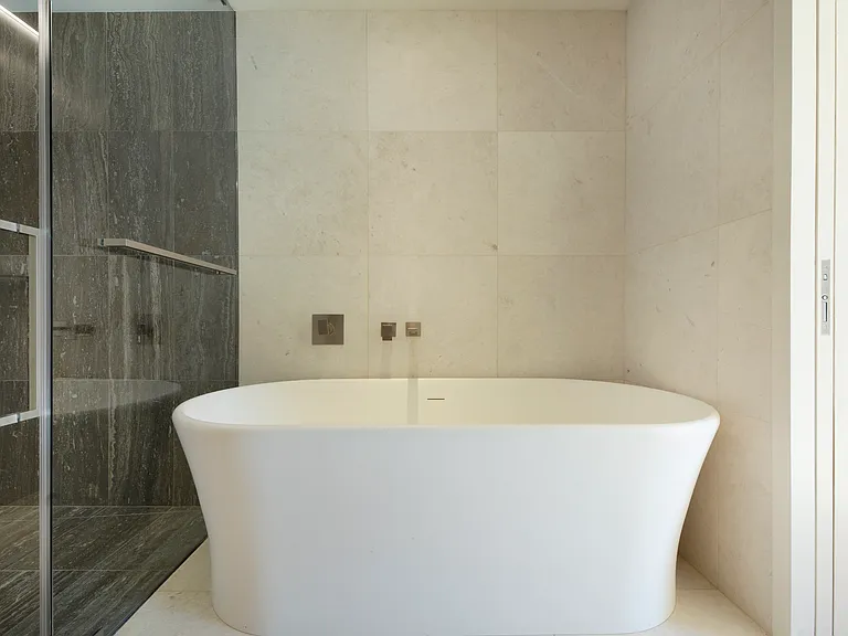 75 Kenmare St #4D — Photo 11