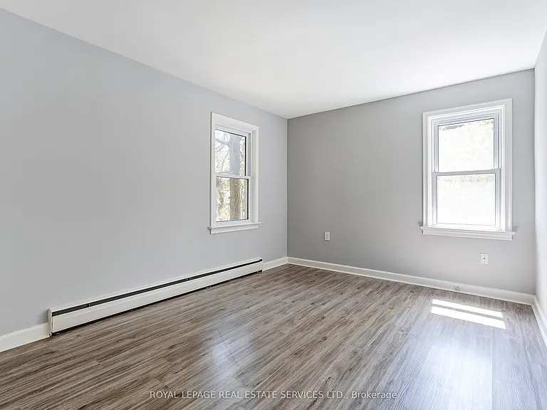 302 Maple Ave #MAIN FLOOR — Photo 16