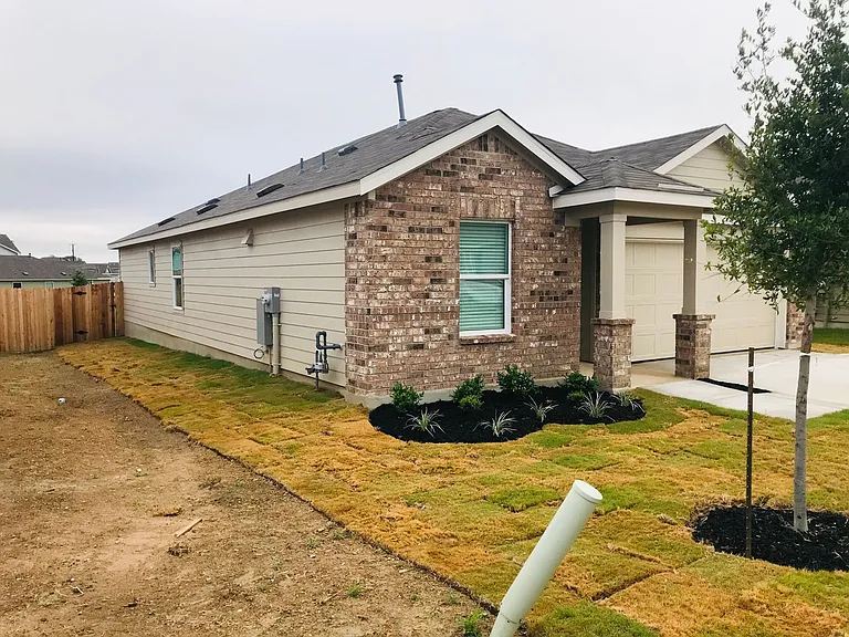 750 Haas Way — Photo 3