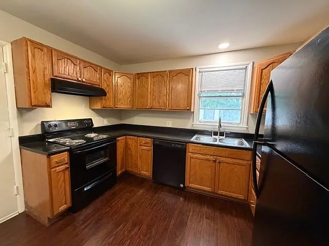 914 David Langan Dr W — Photo 3