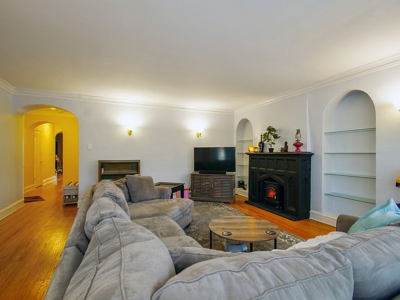 3rd image of 2429 W Foster Ave #1