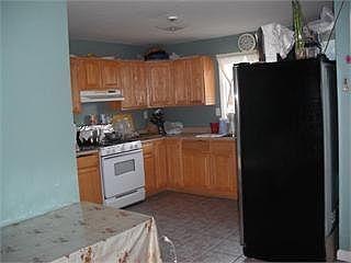 2nd image of 46 Linden St