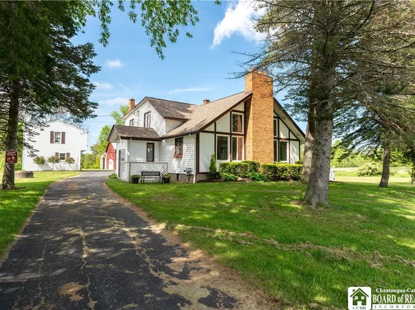 9330 Lapp Rd, Clarence Center, NY 14032