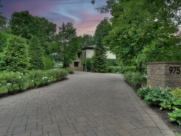 975 Rue Riverview, Otterburn Park, QC J3H 1Z2