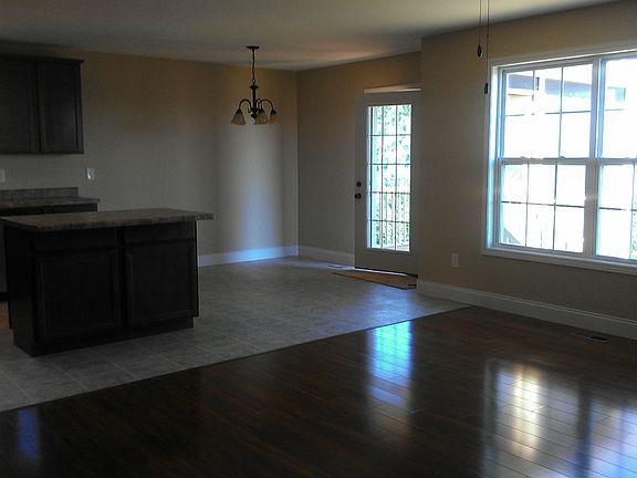 3rd image of 6416 Airtree Ln
