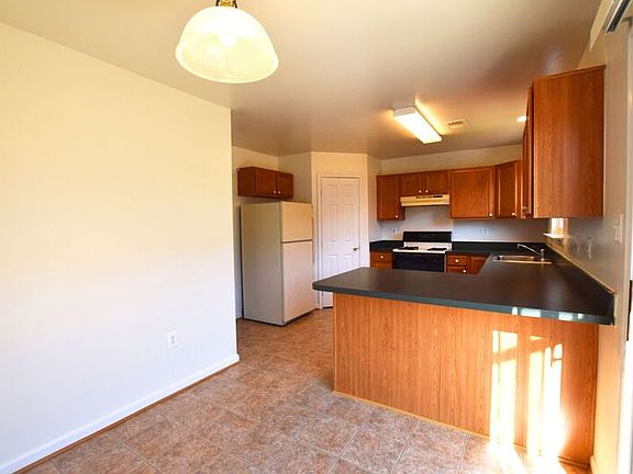 4th image of 550 Kalmia Sq NE