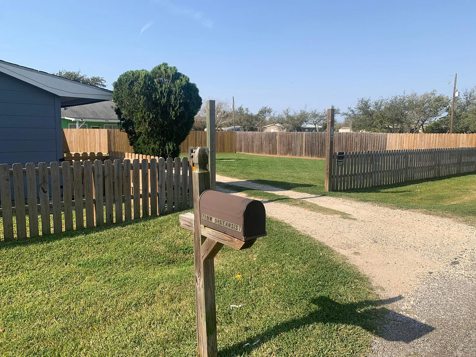 719 W Orleans St — Photo 4