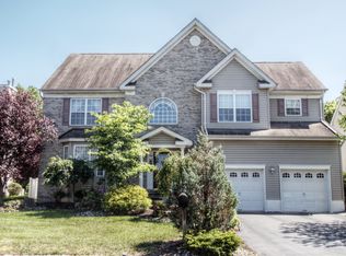 8 Treetops Cir, Princeton, NJ 08540
