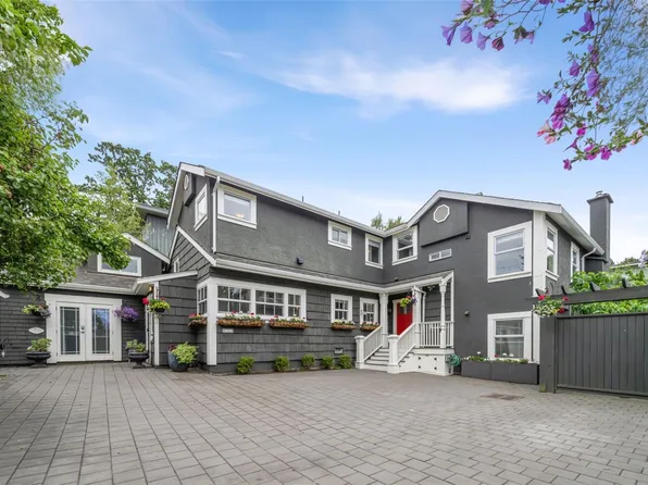 1145 Meares St, Victoria, BC V8V 3J9