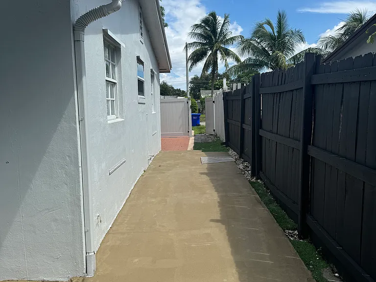 1410 N 64th Way — Photo 12