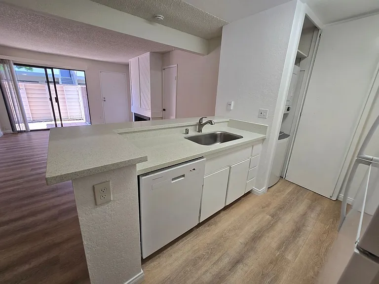 9169 Village Glen Dr #161 — Photo 6