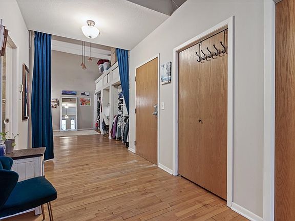 3rd image of 3323 N Paulina St APT 2D