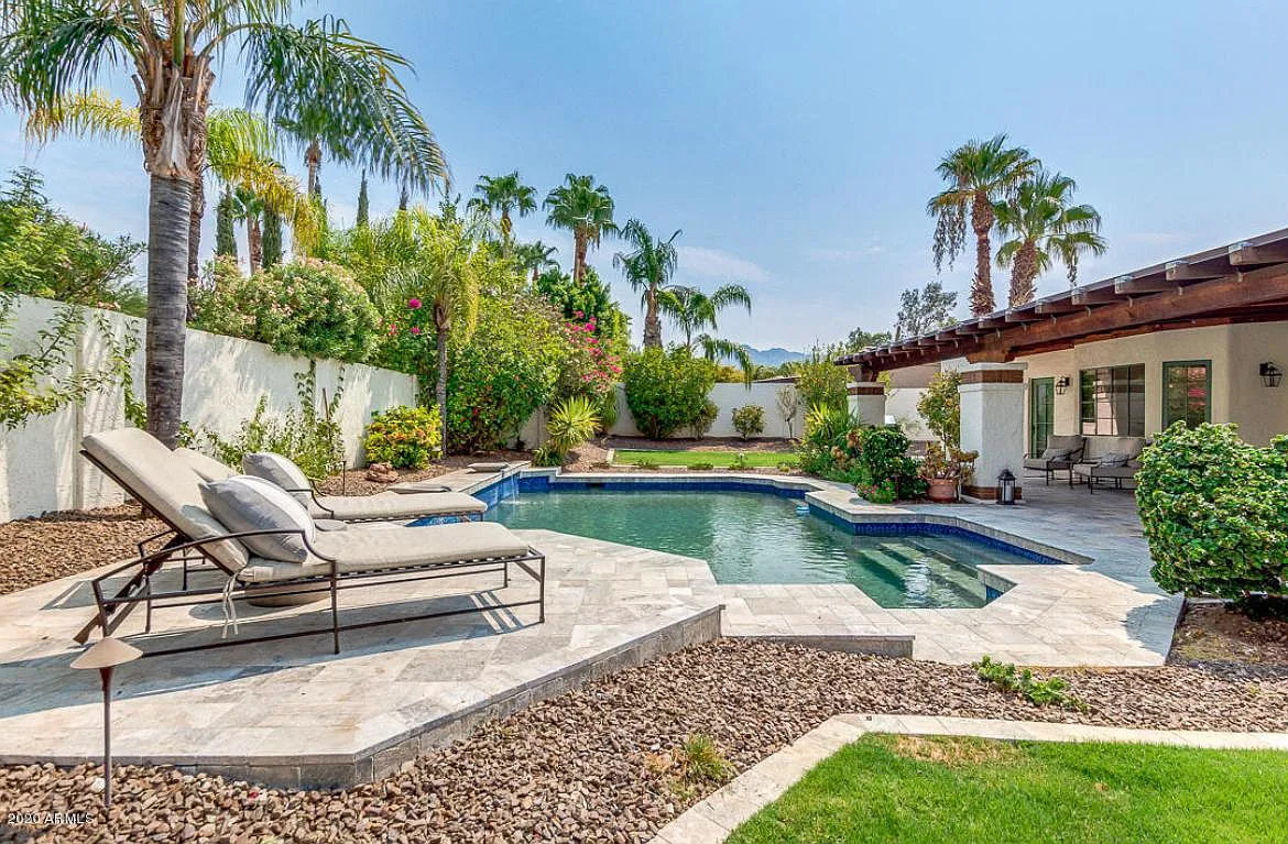 9402 E La Posada Cir — Photo 1