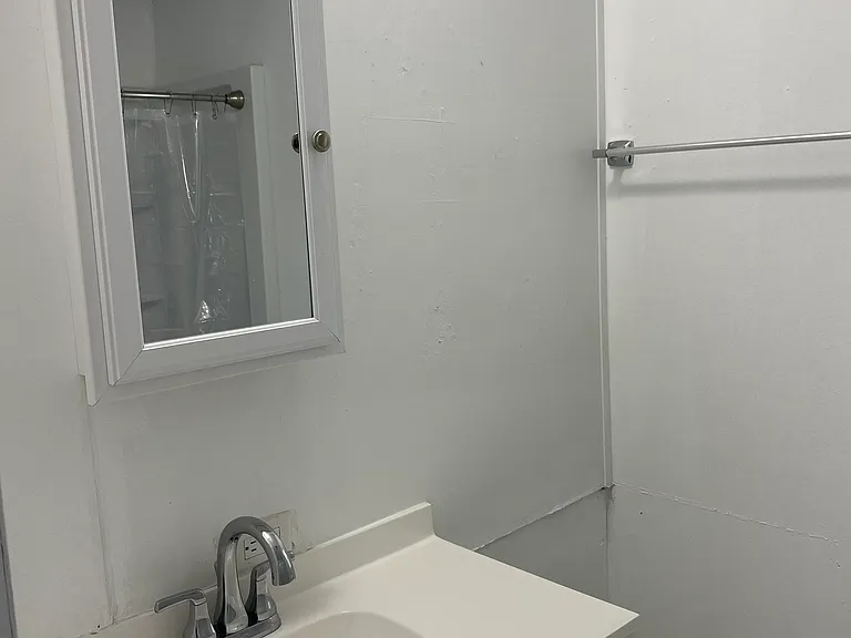 715 Center St E #105 — Photo 11