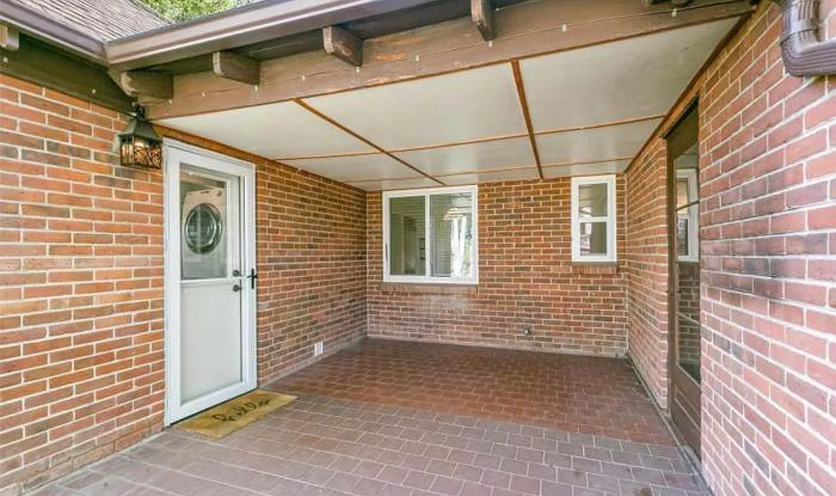 2401 N Quitman St — Photo 2