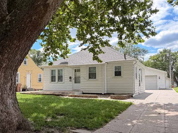 2526 Hancock St, Bellevue, NE 68005