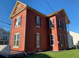 703 Main St APT A, Akron, PA 17501