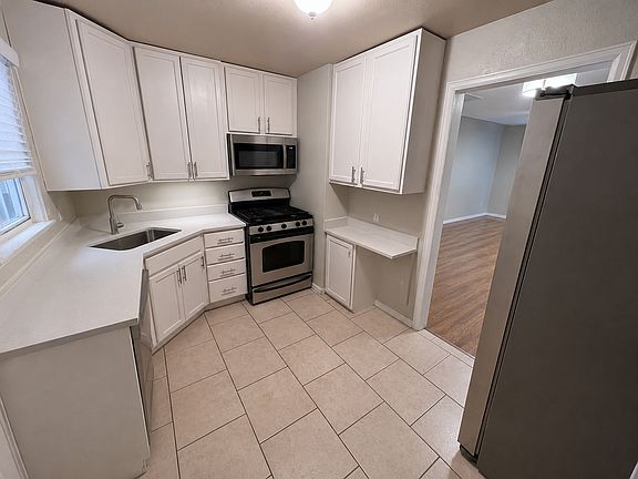 4th image of 1552 Wolff St