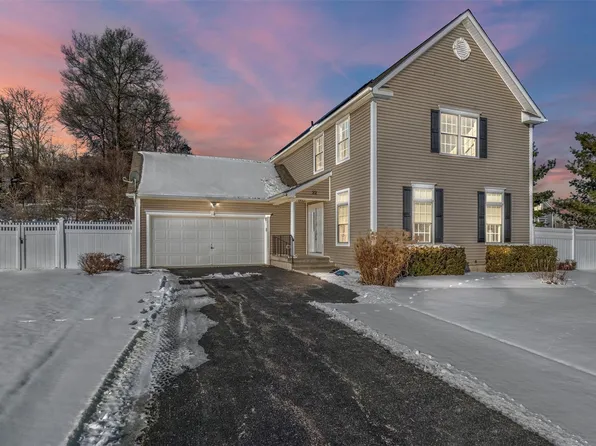 22 Meadow Wood Lane, Wappingers Falls, NY 12590