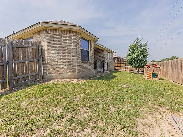 207 Christopher Dr — Photo 12