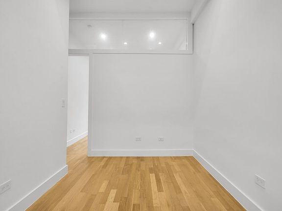 2nd image of 210 E 22nd St APT 3D