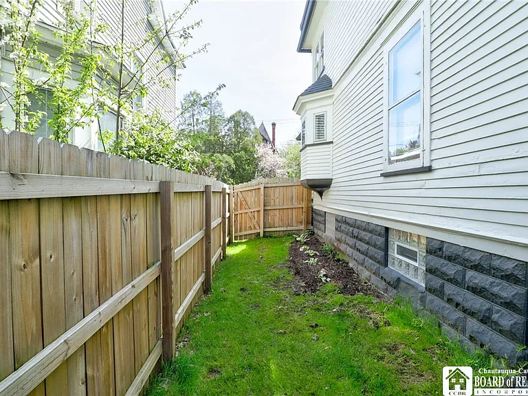 98 Forest Ave — Photo 47