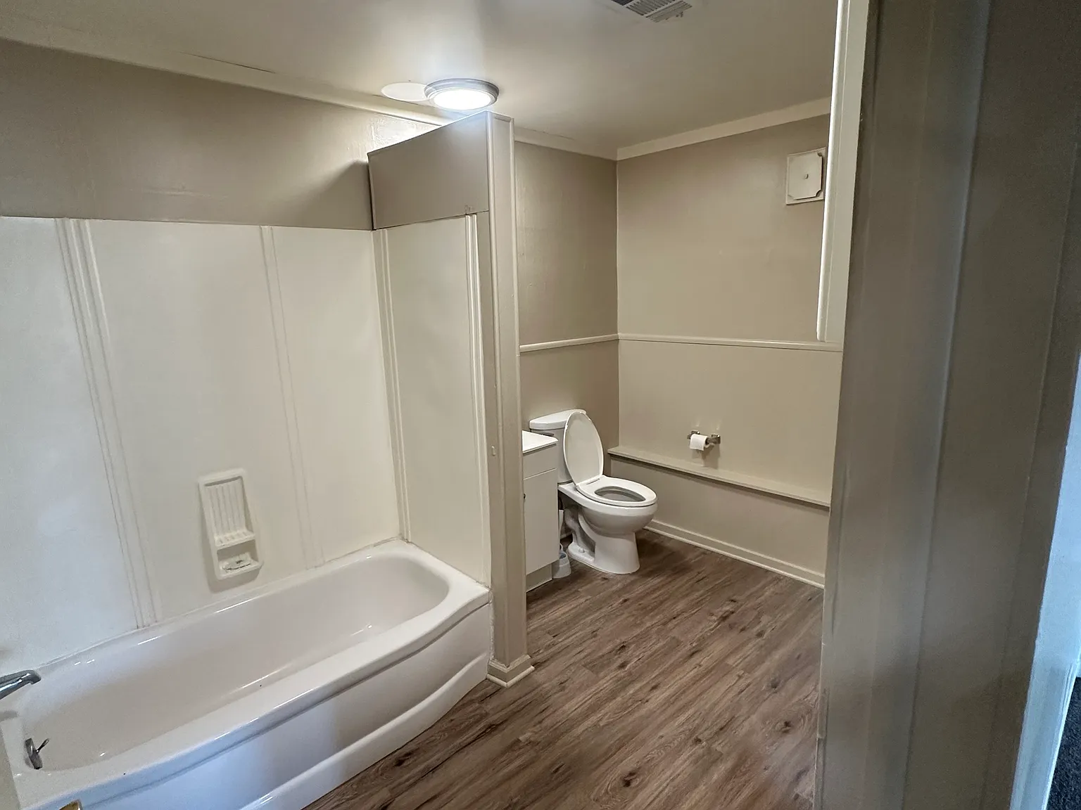 2 bed, 1200 sqft, $1,200 — Photo 3