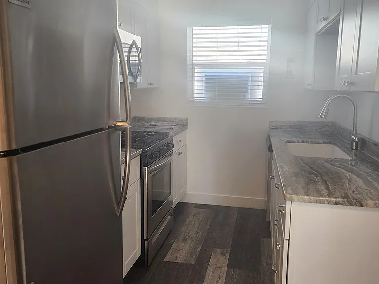 760 Pine St — Photo 2