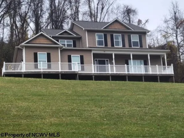 18 Legend Dr, Bridgeport, WV 26330