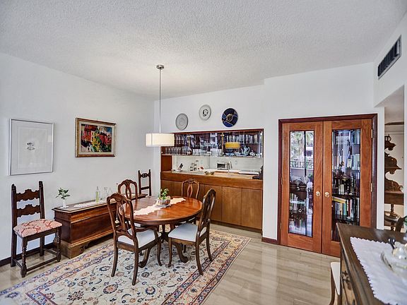 4th image of 251 Crandon Boulevard #426
