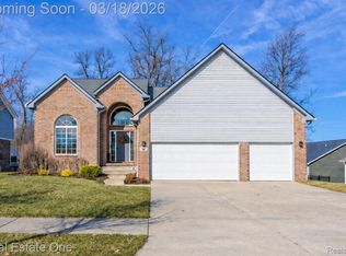 707 6th St, Fenton, MI 48430