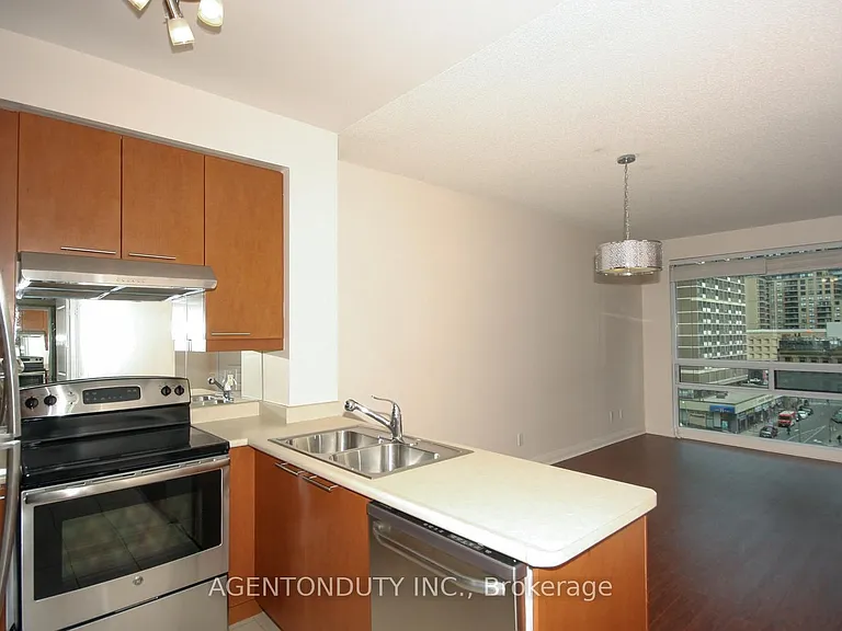 1121 Bay St #708 — Photo 3