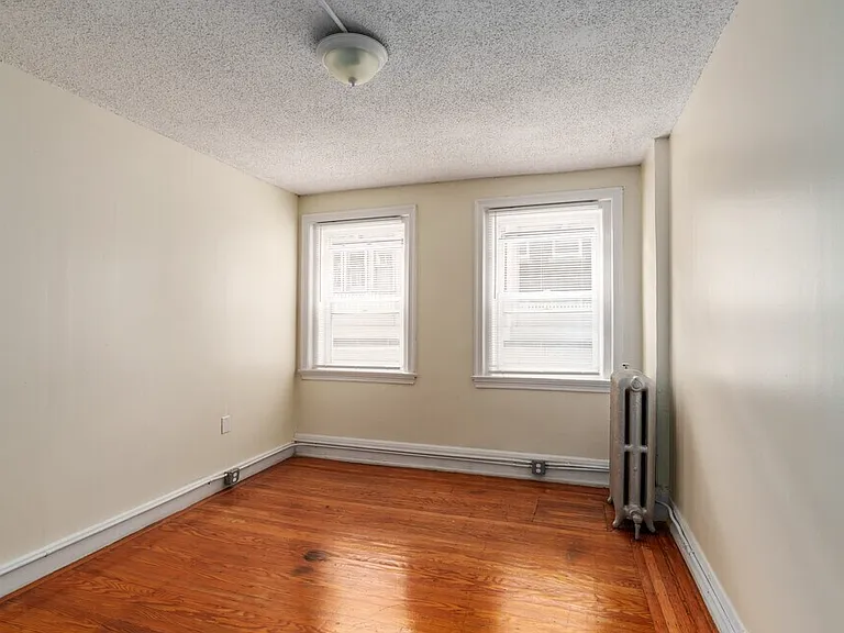 Stonehurst Apartments — Photo 5