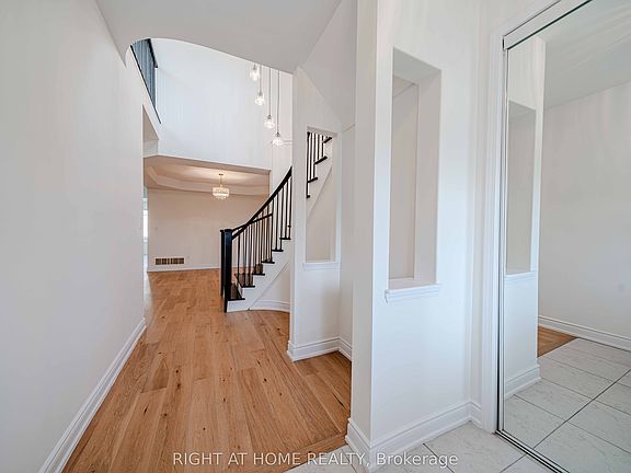 3rd image of 3 Leadenhall Rd
