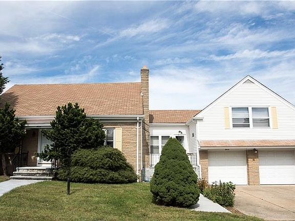 2nd image of 7 Lowell Dr