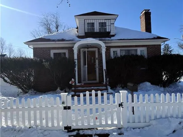 390 Montgomery Ave, Cranston, RI 02905