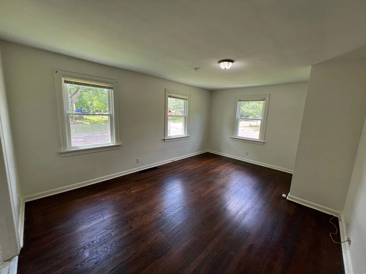 2 bed, 1.0 bath, $1,395 — Photo 2