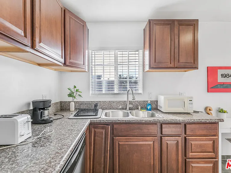 2400 Pacific Ave #1 — Photo 9