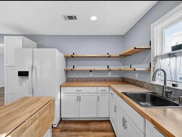 2329 Reynolds St — Photo 20