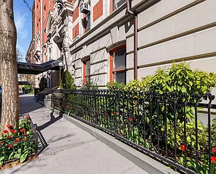 161 Henry Street in Brooklyn Heights
