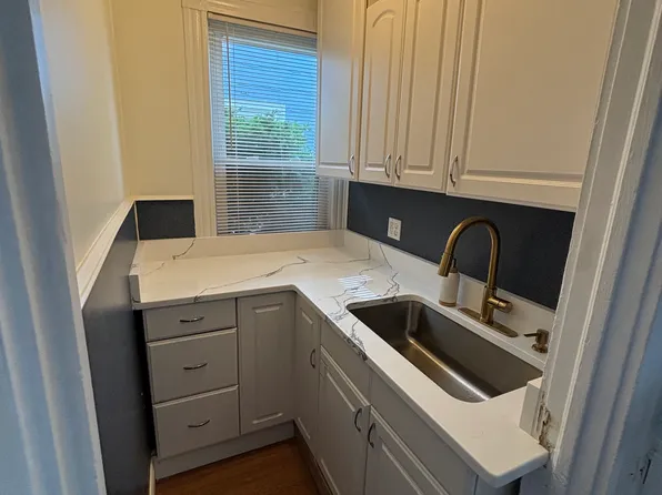 26 Atlantic St #1, Newport, RI 02840