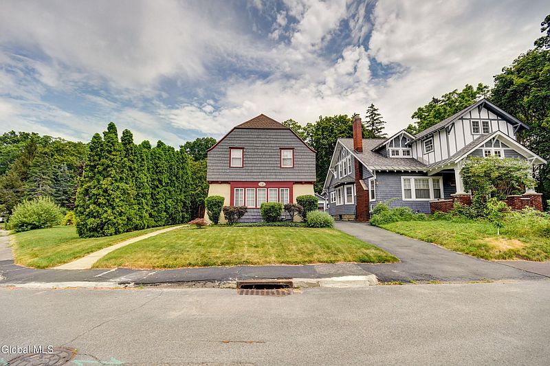 2nd image of 1151 Oxford Place