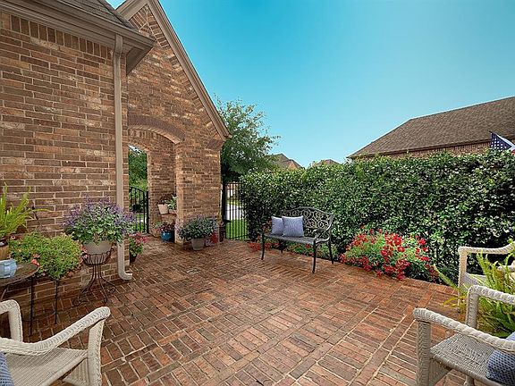 4th image of 167 N Almondell Cir