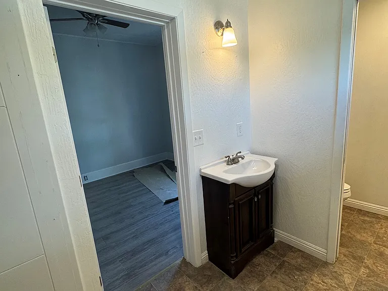 569 Kellogg St — Photo 13