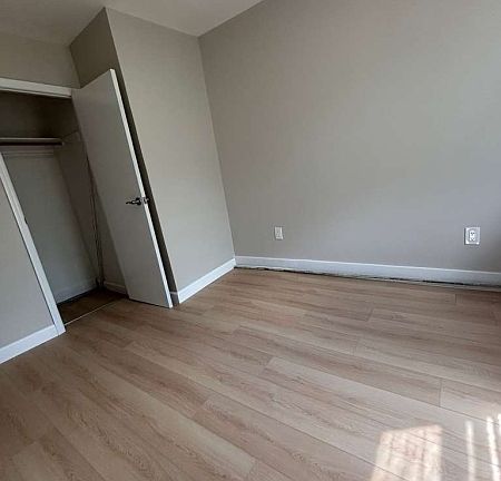 5th image of 22 Somme St