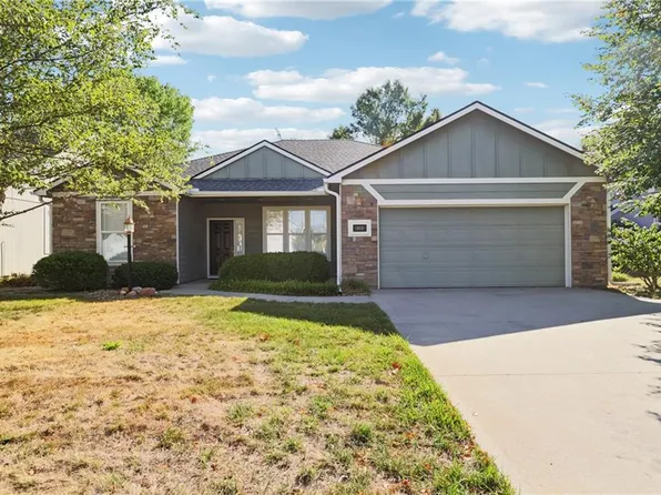 212 Campbell Dr, Lawrence, KS 66049